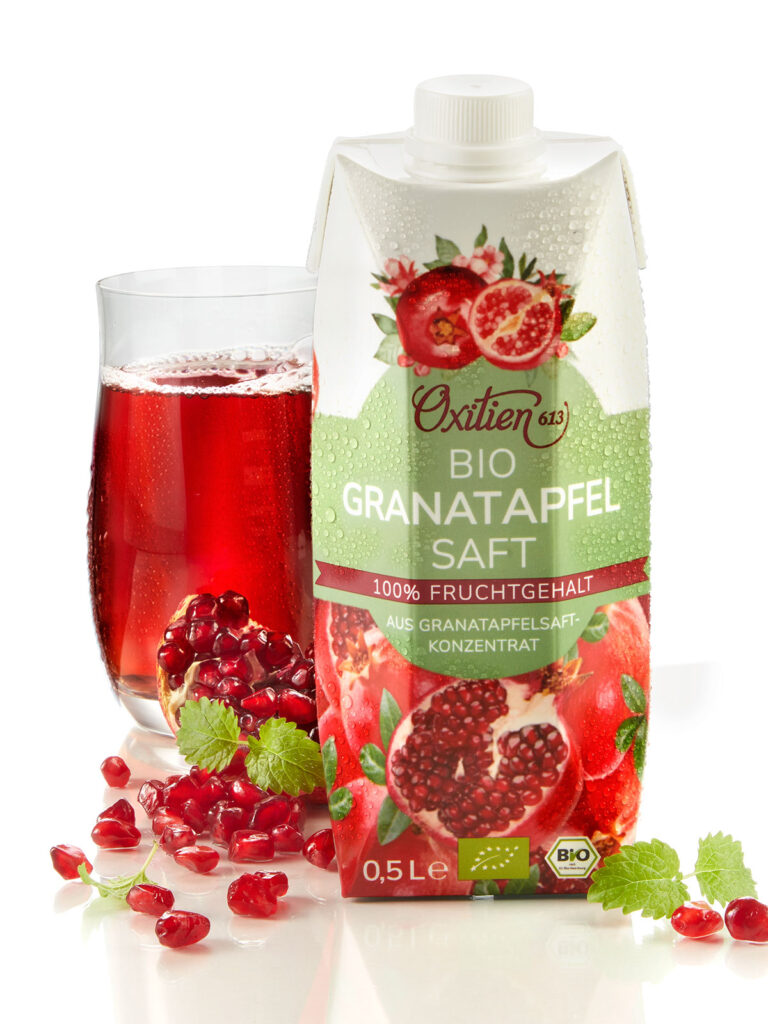 Bio-Granatapfelsaft von Jungborn mit Verpackung und Glas