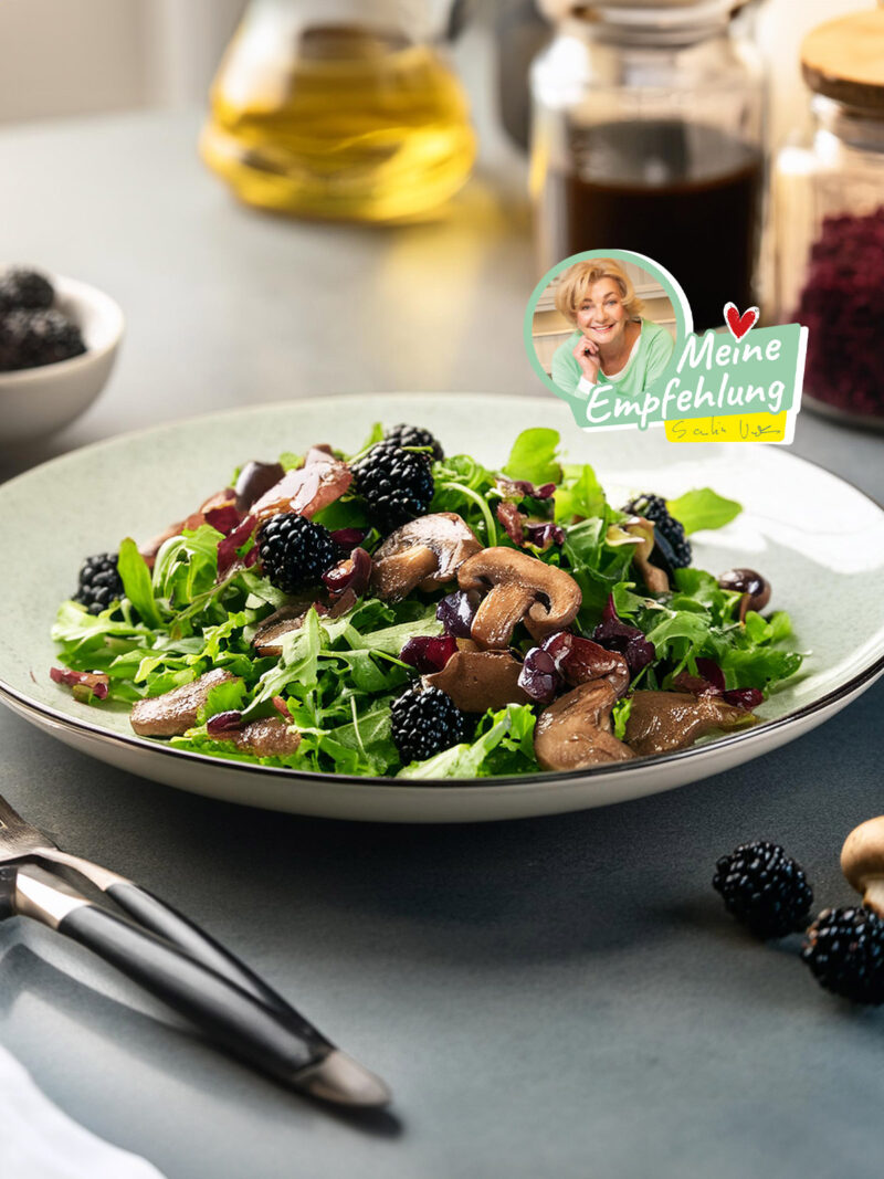 Herbstsalat mit Brombeere und Champignons